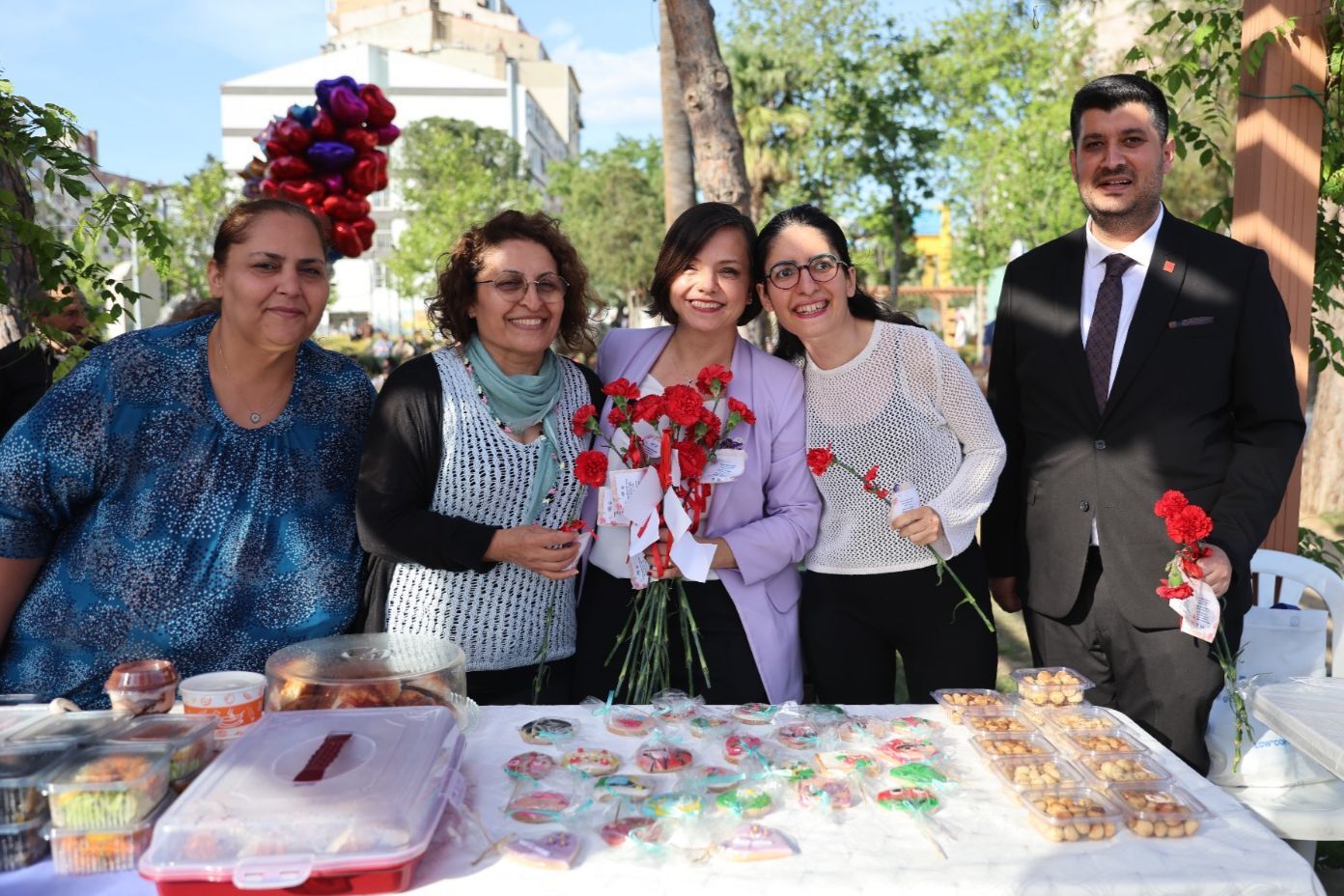 Karabağlar’da Anneler Günü Kermesiyle Dayanışma Büyüdü (4)