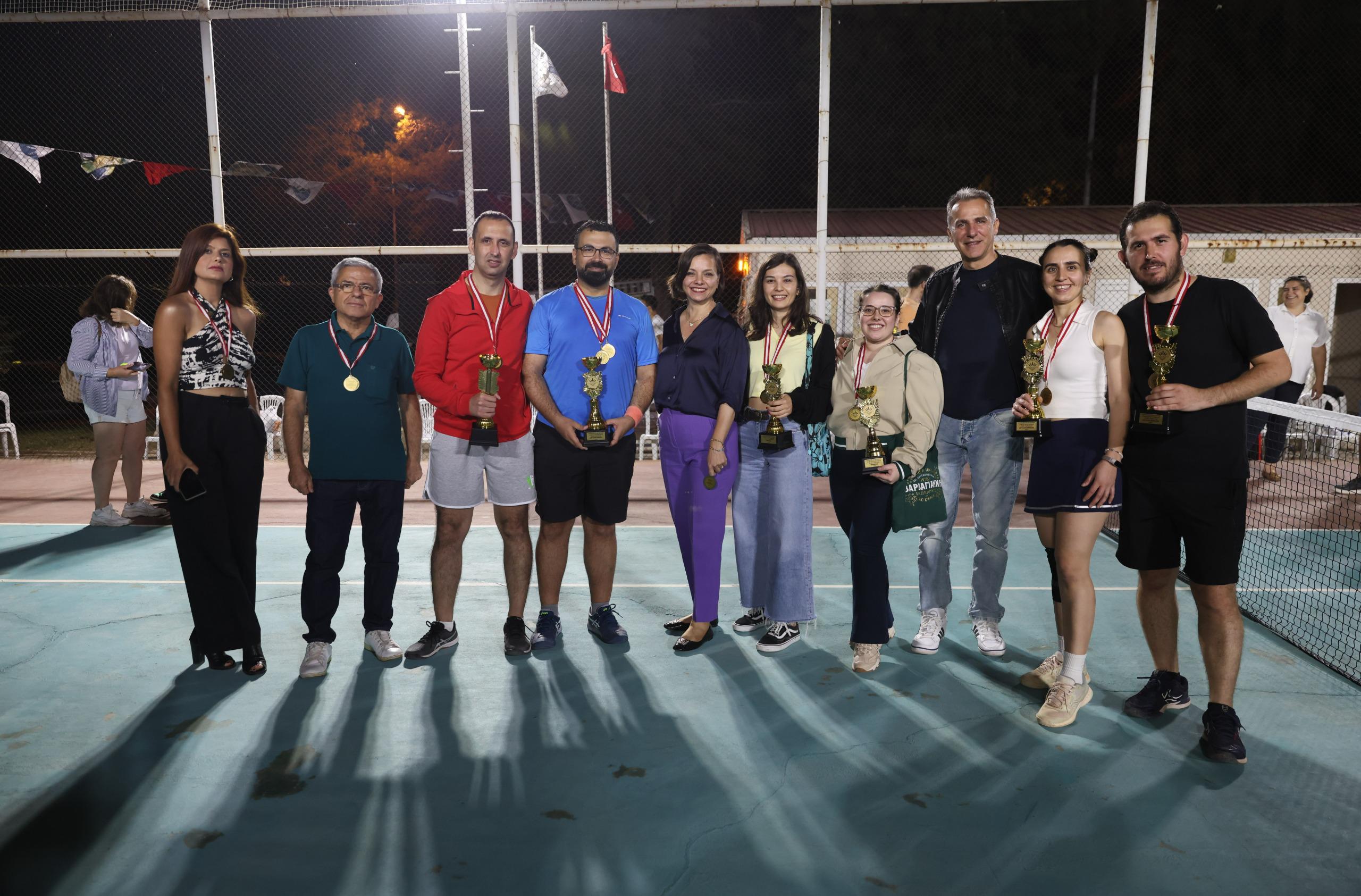Karabağlar’da Üç Hafta Süren Tenis Turnuvası Finali Gerçekleşti (3)