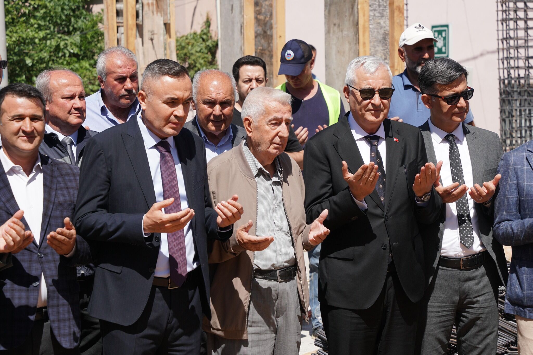 Kemalpaşa'da Iki Yeni Aile Sağlığı Merkezi'nin Temeli Atıldı (4)