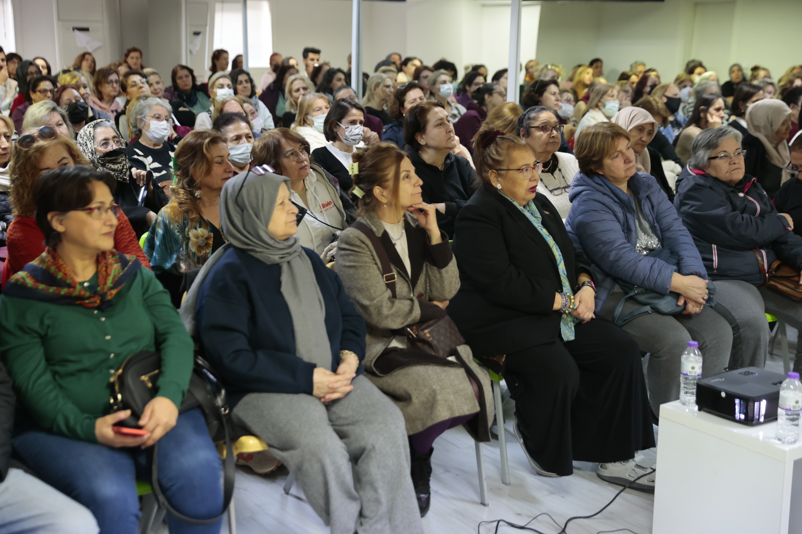 Konak'ta ‘Amazonlar El Ele’ Projesiyle 12 Merkezde Eğitim Rüzgârı (3)