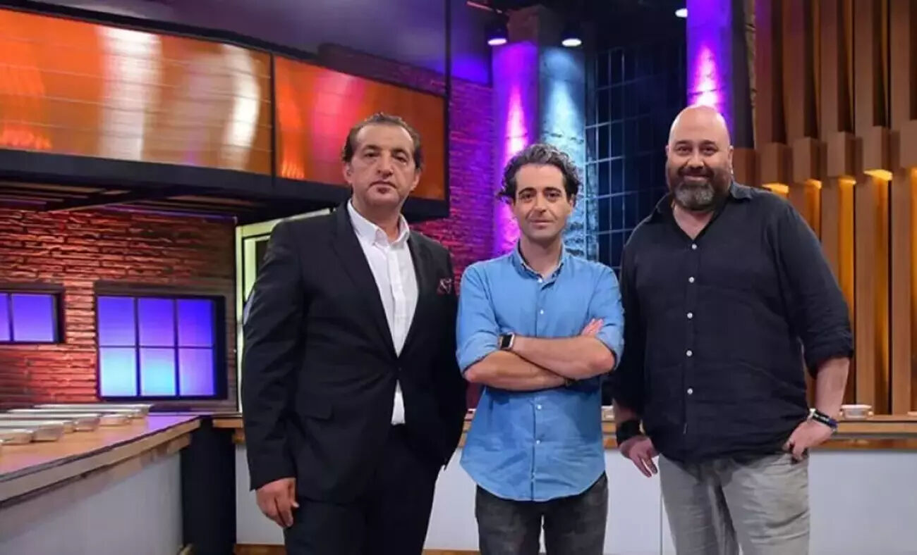 Masterchef’in Eski Jüri Üyesi Chp'ye Katıldı! Rozeti Gökan Zeybek Taktı 1