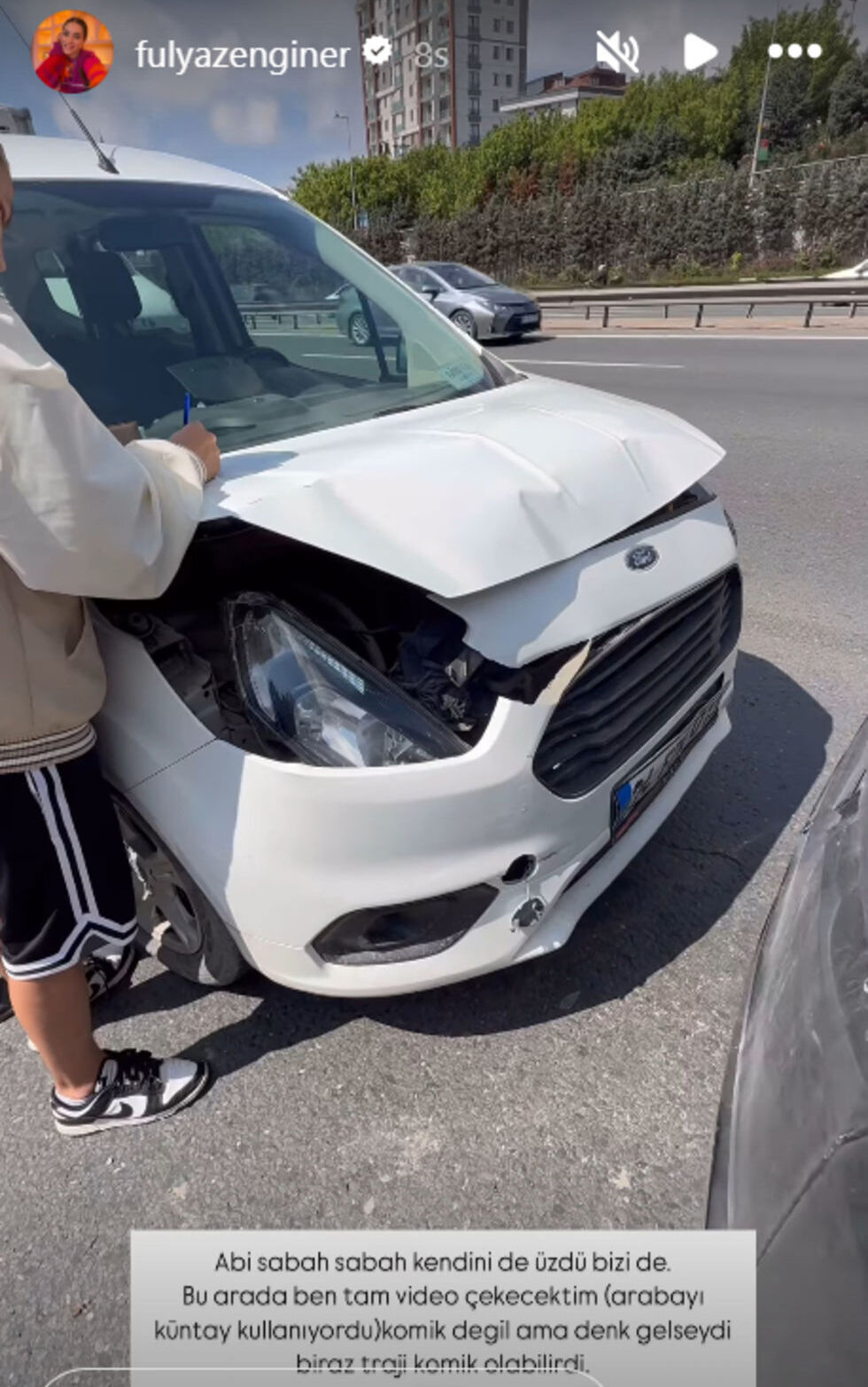 Oyuncu Fulya Zenginer Ve Eşi Trafik Kazası Geçirdi-1
