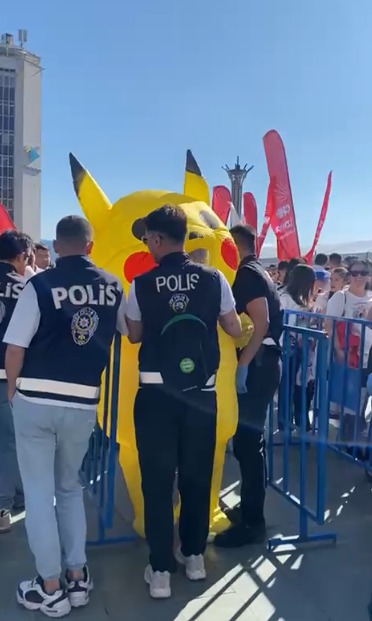 'Pikachu' İzmir'de Görüldü! (3)