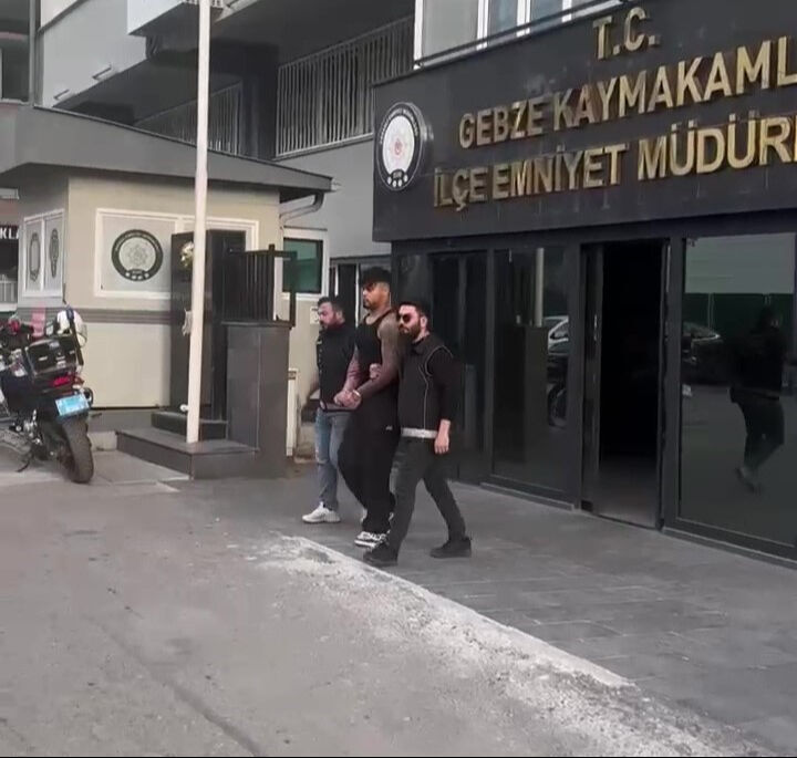 Rapçi Lvbel C5 Tahliye Edildi Cezaevi Önünde Güvercin Uçurdu