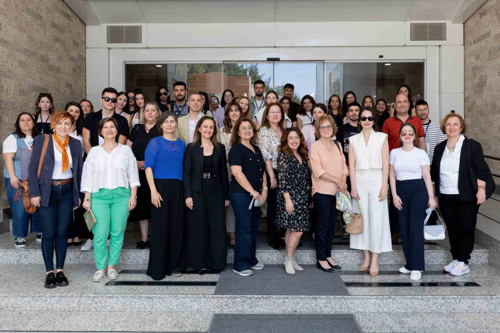 Yaşar Üniversitesi'nde Seminer Açılışını Yapay Zeka Spikeri Yaptı! 1