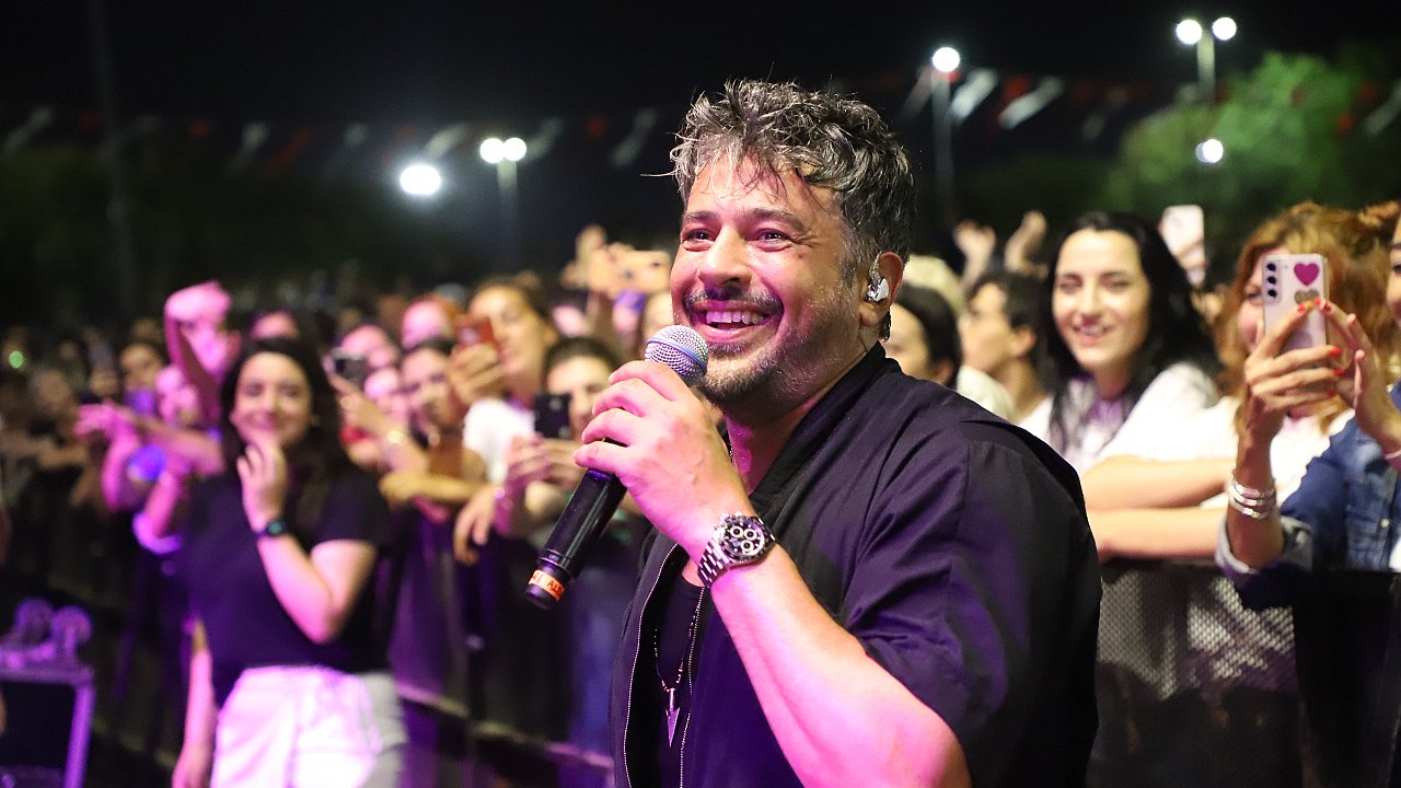 Emre Altuğ 4