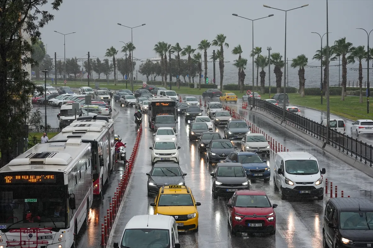 Izmir 4 Ay Sonra Yagmura Kavustu 6