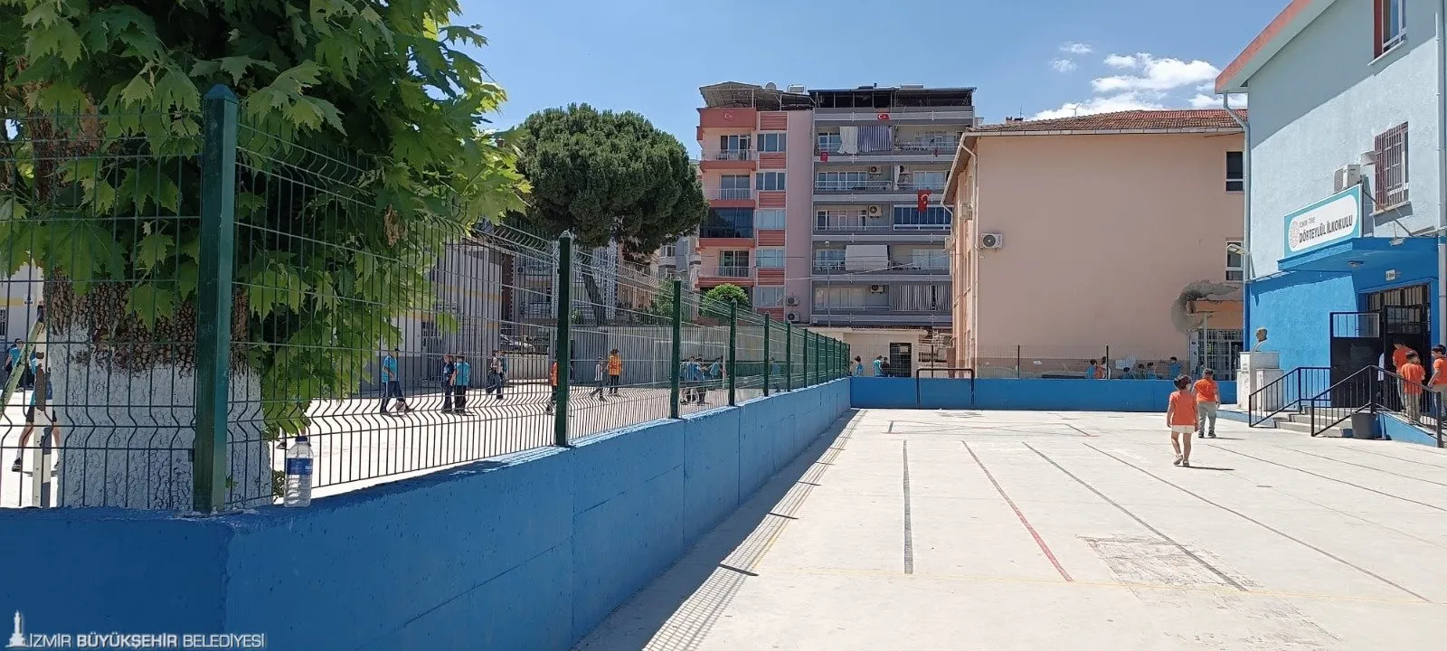 Izmir Buyuksehir Okullari Yeniledi
