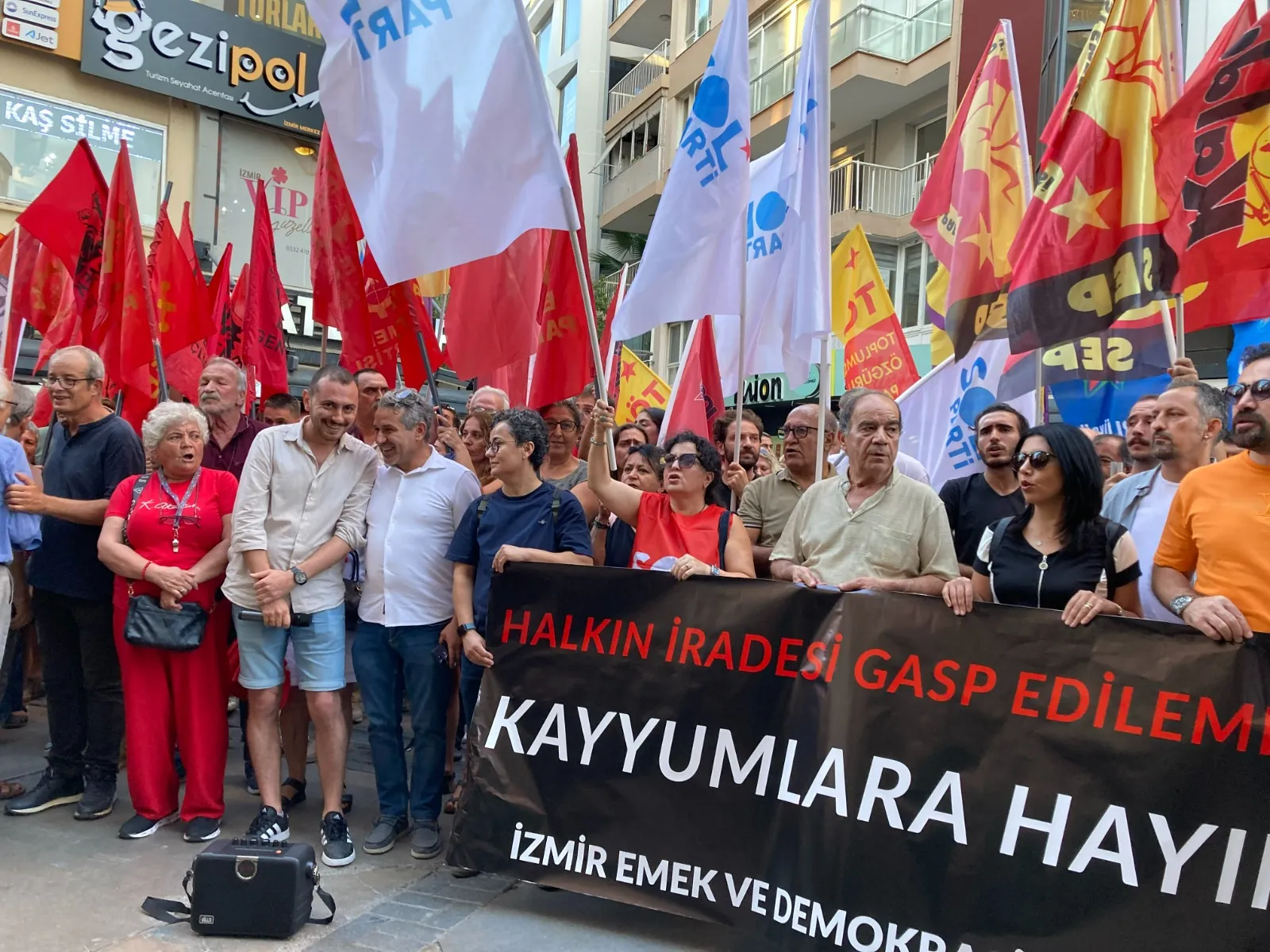 Izmir Chp Kayyim Tepkisi