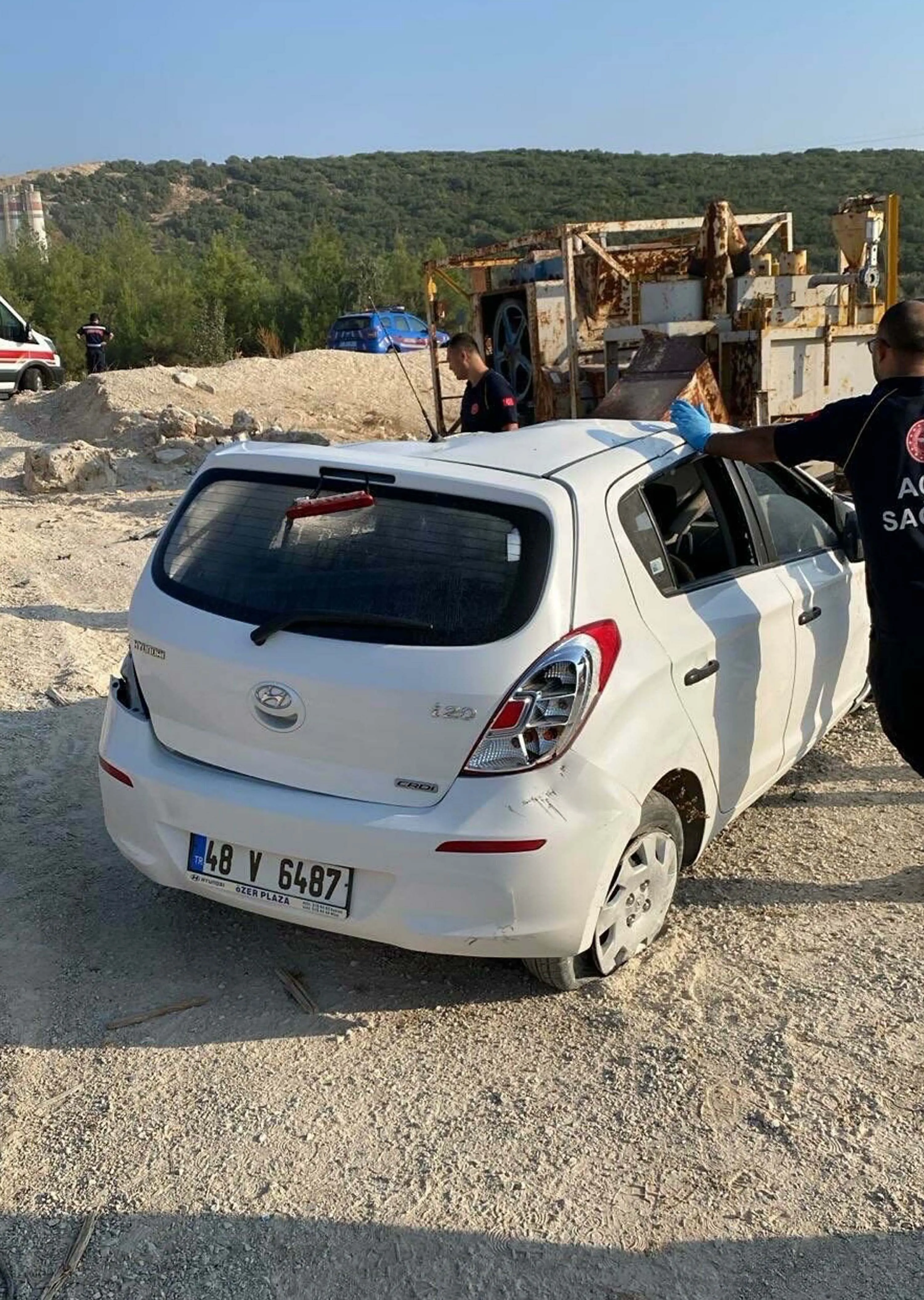 Sarampole Devrilen Otomobil Olum
