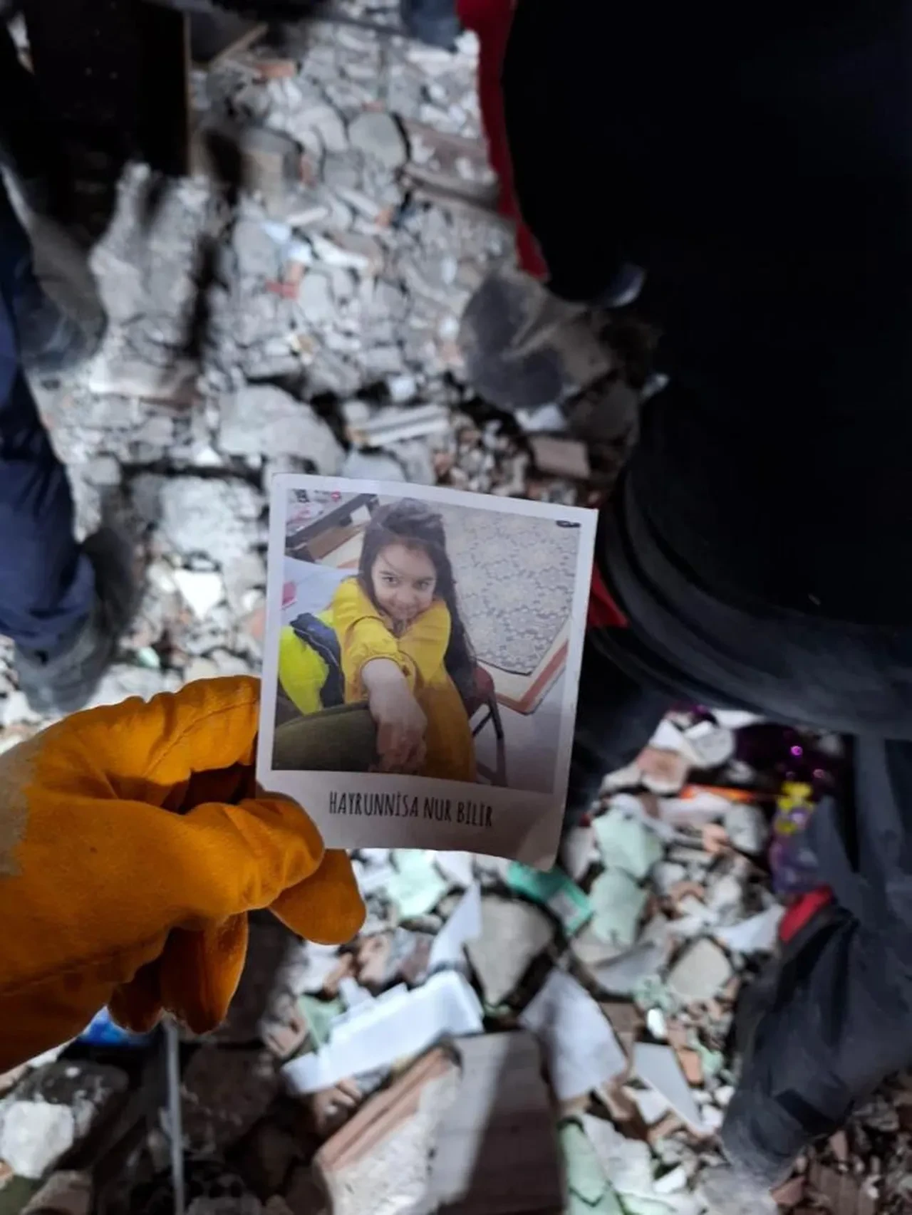 Gebzedeki Aile Faciasi Turkiyeyi Aglatti Enkazdan Cikan Not Yurekleri Dagladi 3259935 202510301109 5