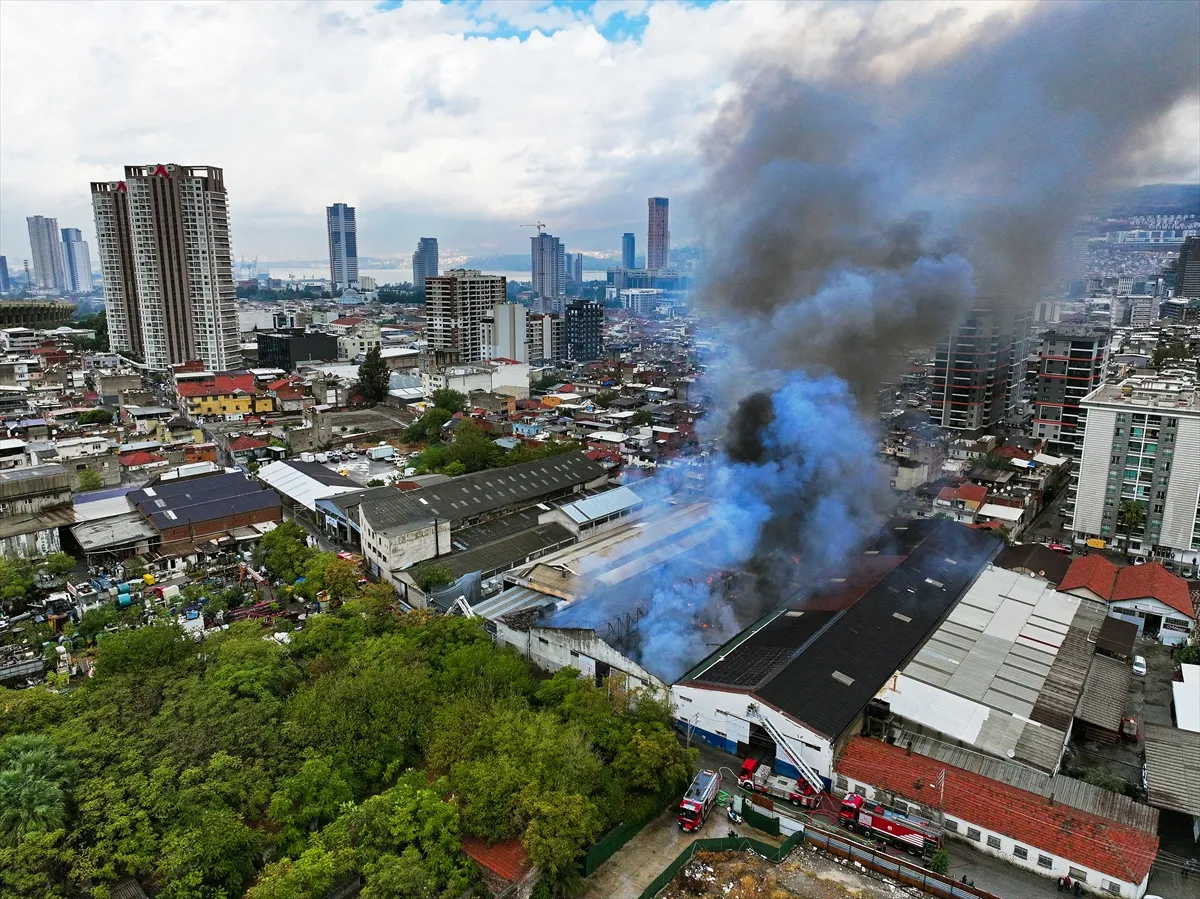 Izmir Bornova Plastik Depo Yangini 2