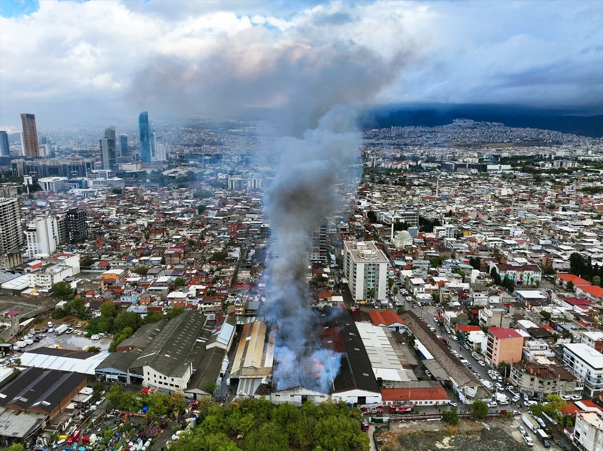 Izmir Bornova Plastik Depo Yangini 3