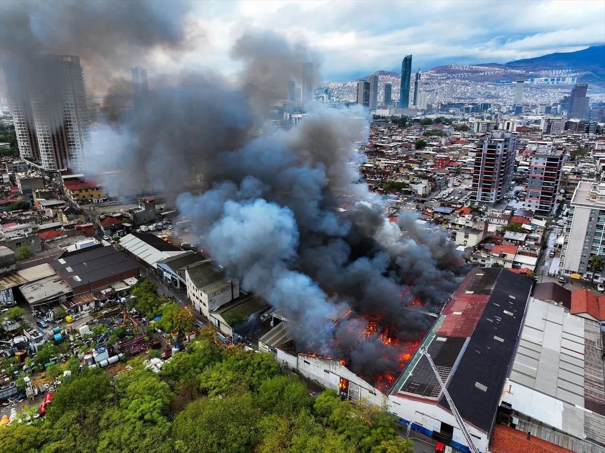Izmir Bornova Plastik Depo Yangini 4