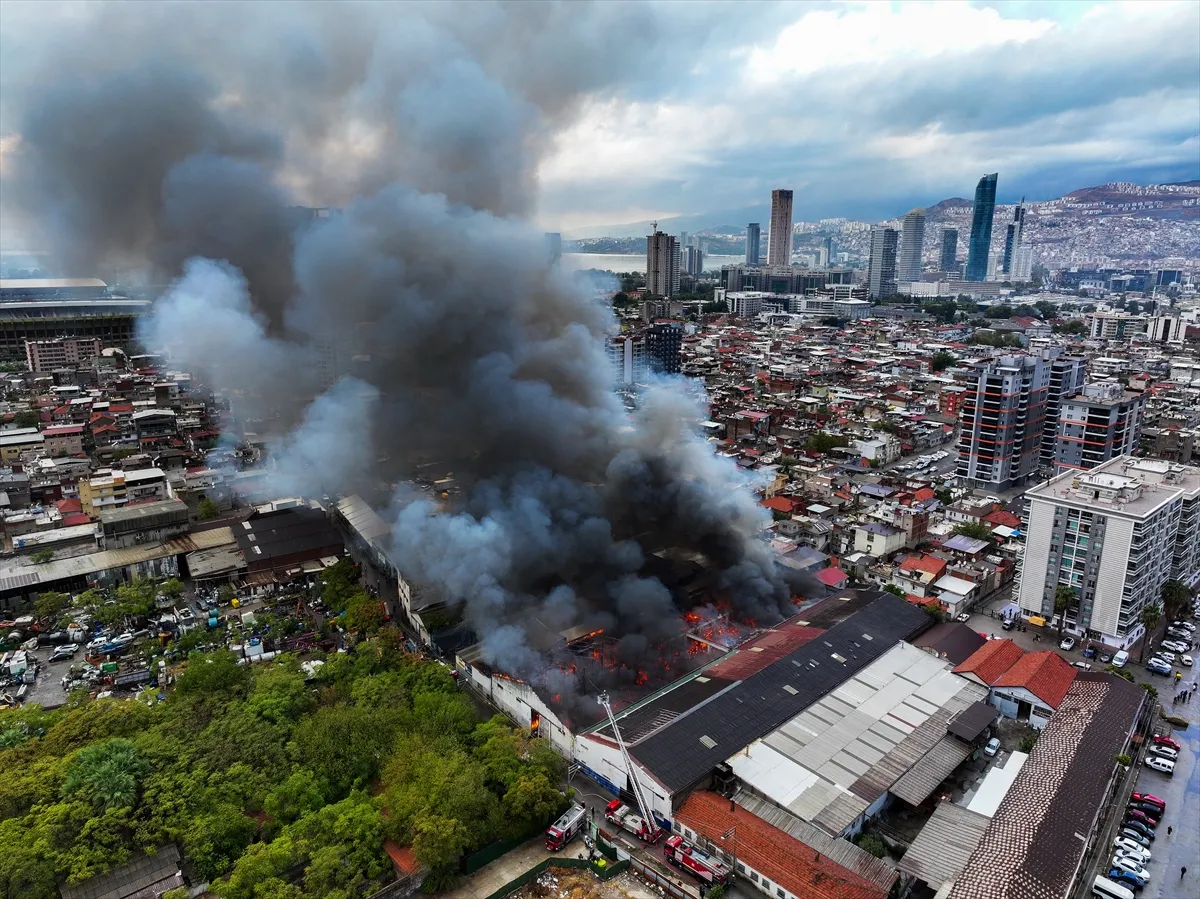 Izmir Bornova Plastik Depo Yangini 5