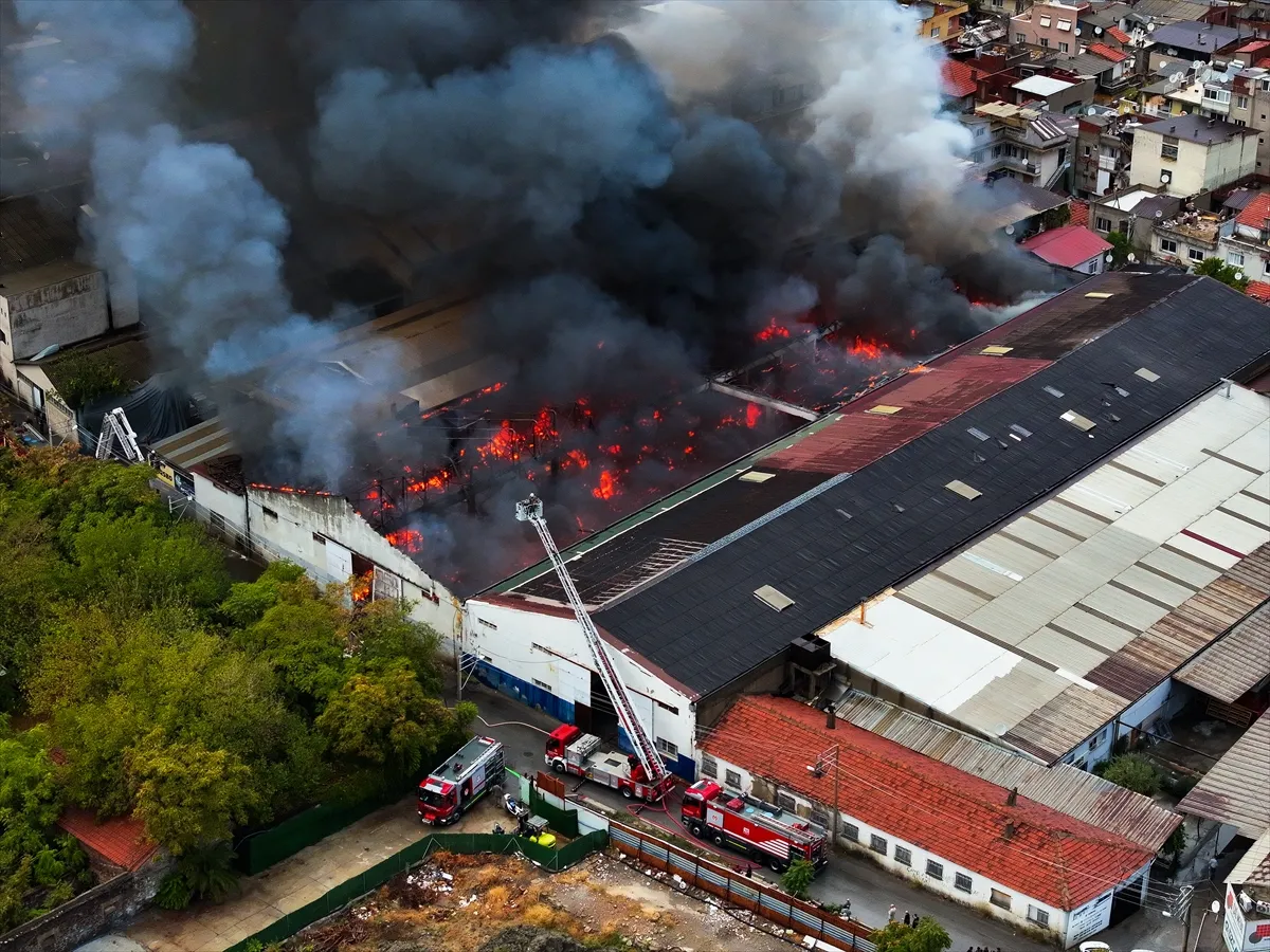 Izmir Bornova Plastik Depo Yangini 6