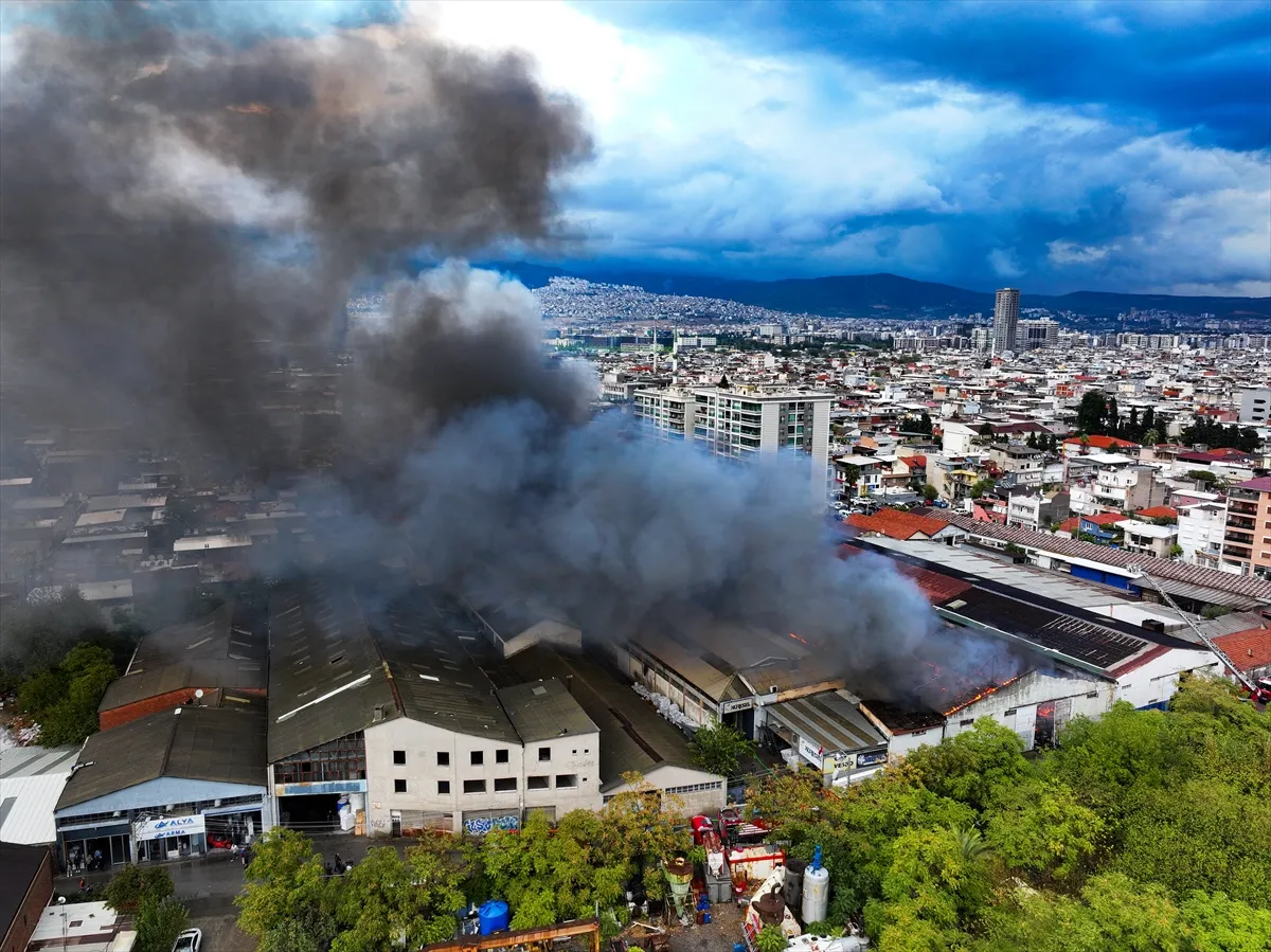 Izmir Bornova Plastik Depo Yangini 7
