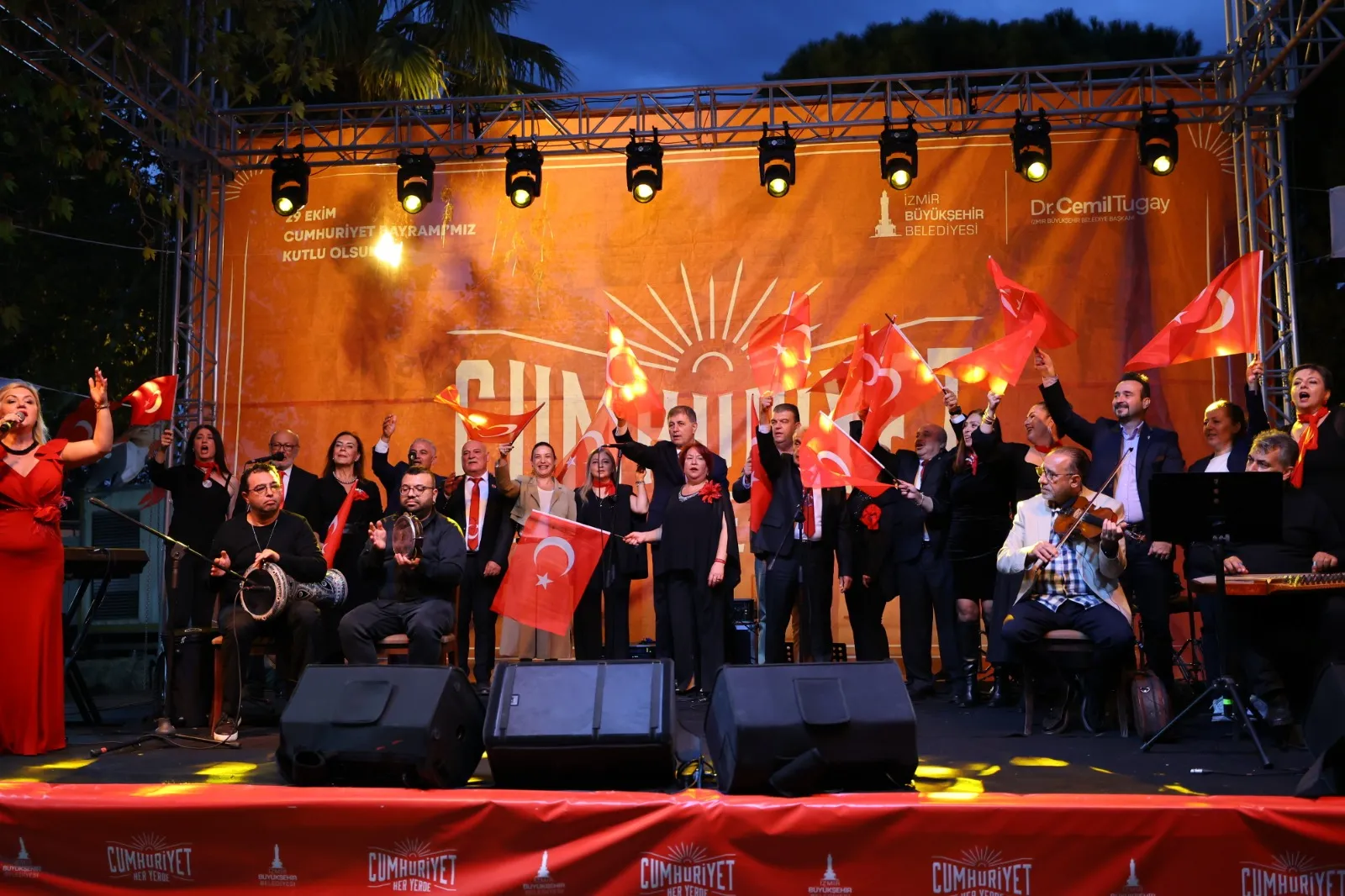 Izmir Selcukcumhuriyet Bayrami Coskusu