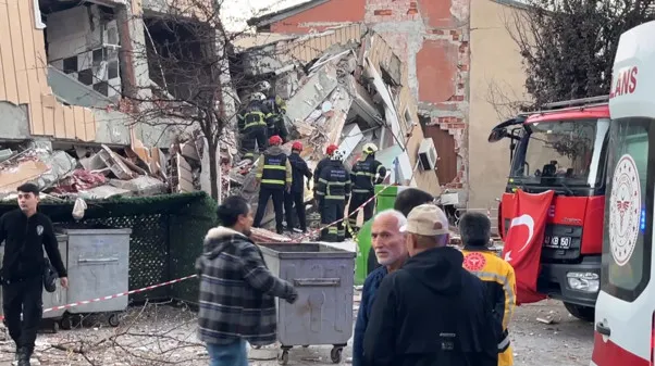 Kocaeli Gebzede 6 Katli Bina Coktu Enkaz Altinda Kalanlar Var-2