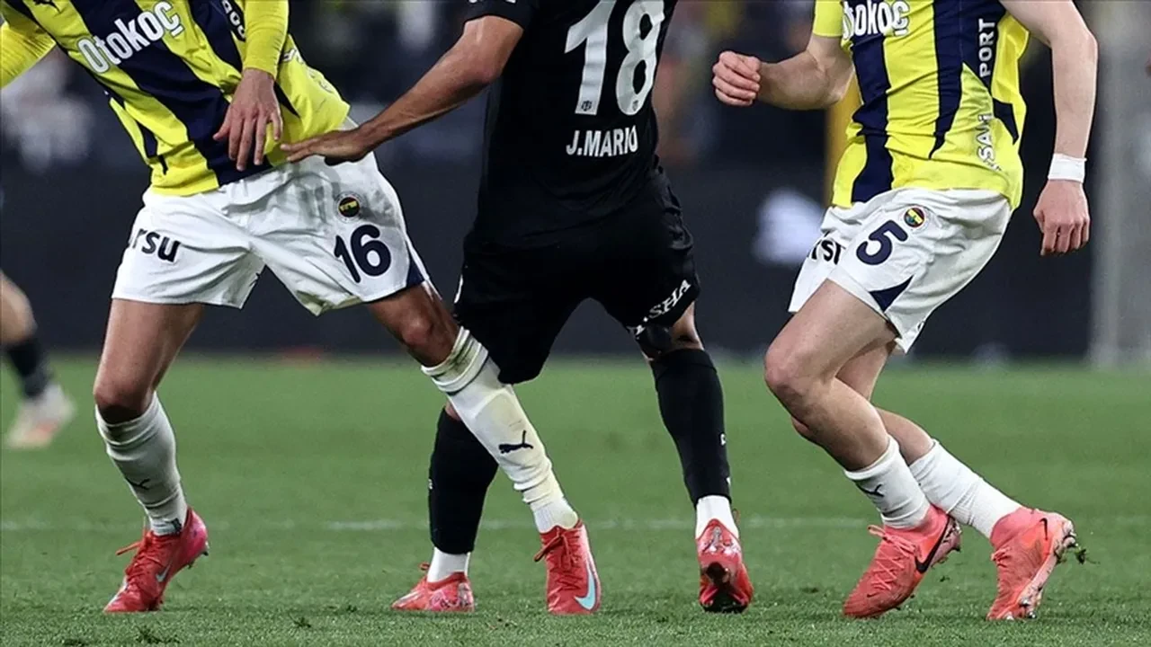 Beşiktaş - Fenerbahçe maçında kimler oynayacak?