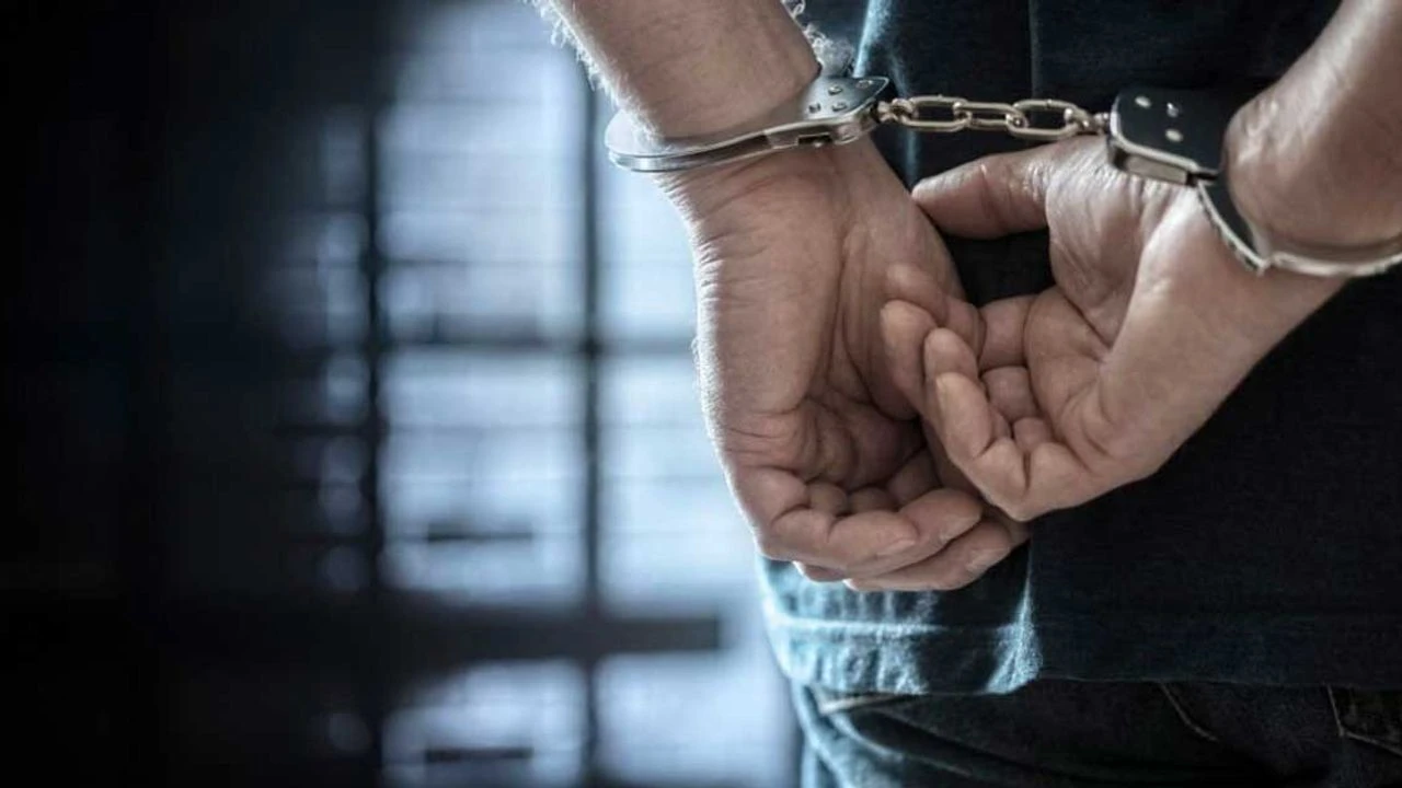 İzmir merkezli FETÖ operasyonu: 21 şüpheli gözaltında