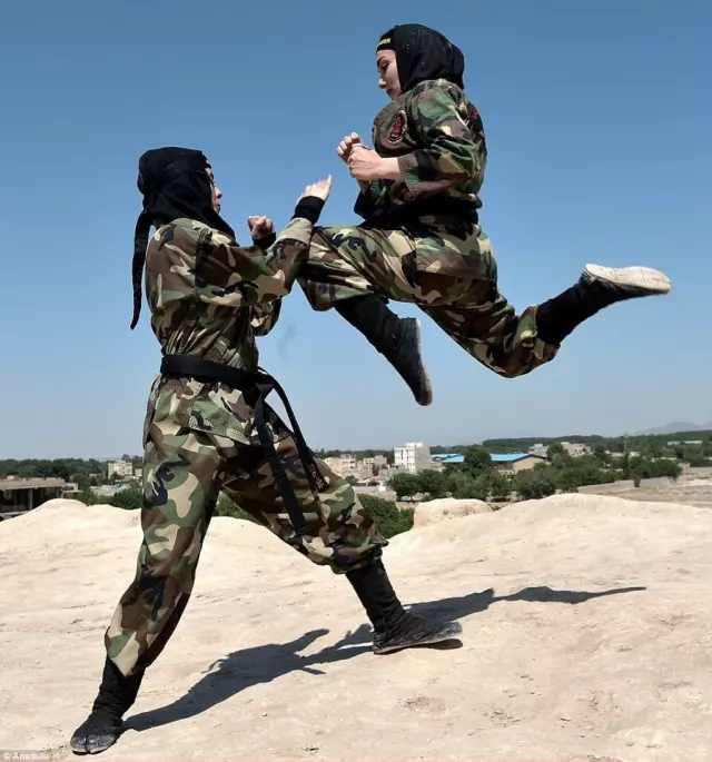 Kadin Ninjalar Israil Askerlerini Bekliyor 19636265 7459 M