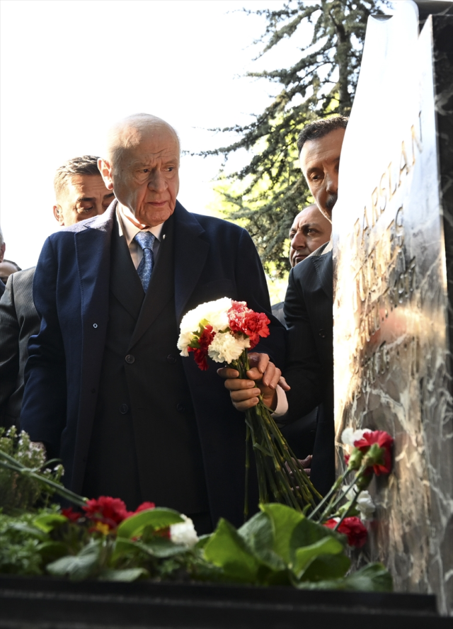 Bahceli Turkesin Mezarini Ziya 19886644 3069 1 M