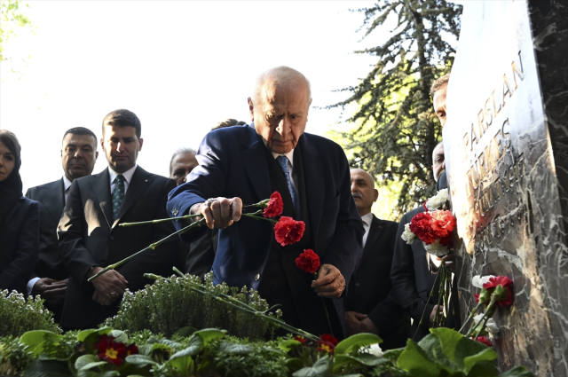 Bahceli Turkesin Mezarini Ziya 19886644 7084 1 M