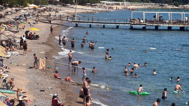 Bodrum Sahillerinde Bayram Yog 19888141 2093 1 M