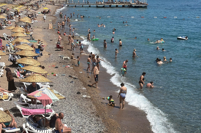 Bodrum Sahillerinde Bayram Yog 19888141 8414 1 M