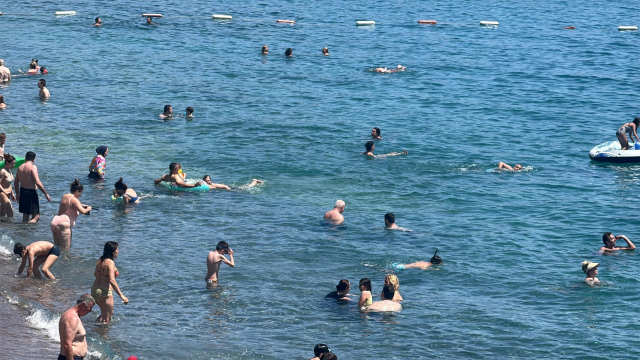 Bodrum Sahillerinde Bayram Yog 19888141 8963 1 M