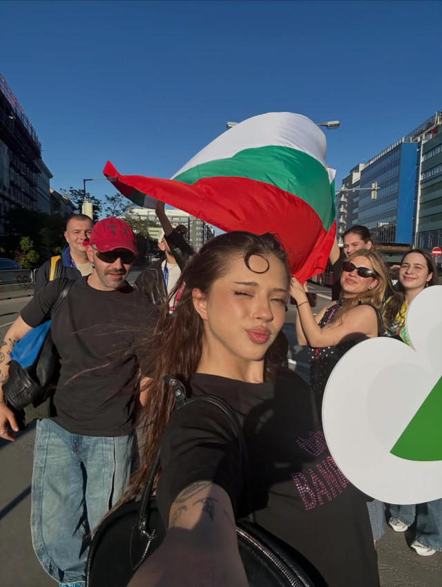 Eurovision Sampiyonu Dara Turk 40024818 2594 1 M