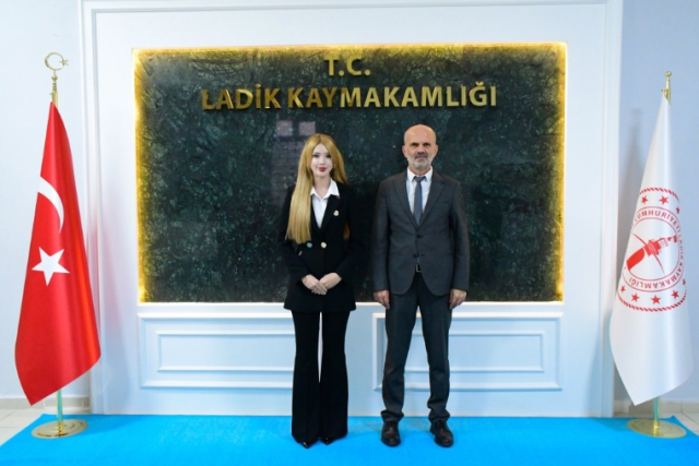 Barbie Kaymakam Olarak Unlenen 19956910 2067 1 M