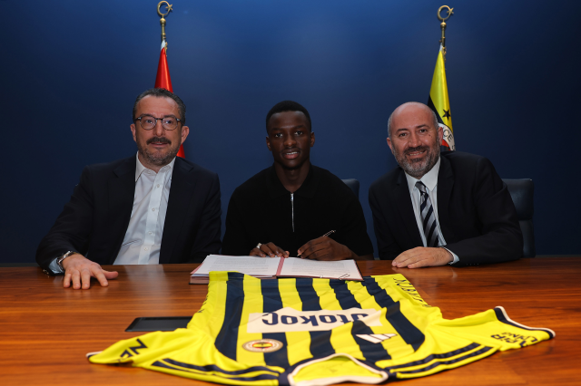 Fenerbahce Amara Diouf Ile 5 Y 19984445 4678 1 M