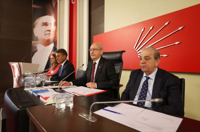 Pes Etmiyorlar Ozgur Ozel Ceph 19943418 9582 1 M