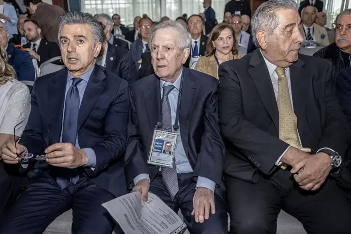 Fenerbahçe Futbol AŞ’de 7 yönetici istifa etti
