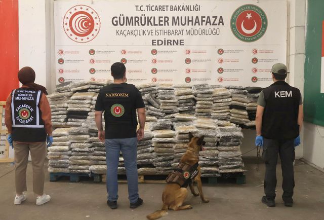 Kapikule De 1 Ton 153 Kilo Uyusturucu Ele 2 20036777 O