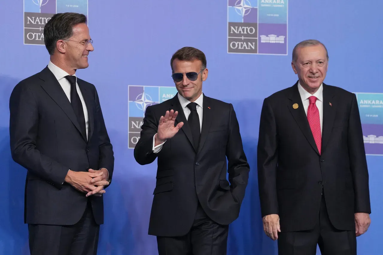 Macron 4