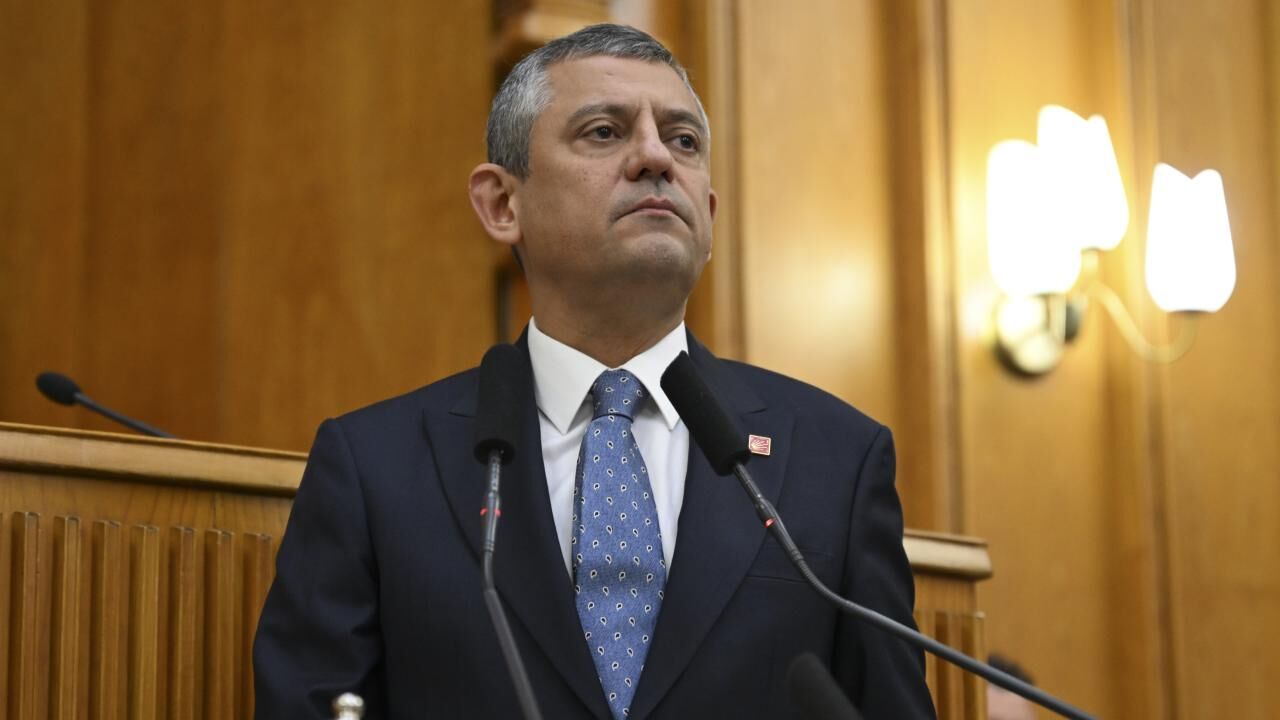 Ozgur Ozelaa 2414790-1