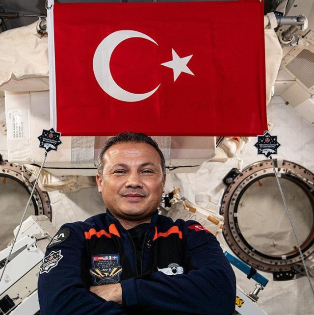 Alper Gezeravci Albayliktan Tu 33259006 7357 1 M