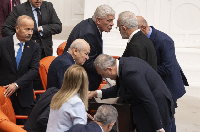 Bahceli Ile Dervisoglu Arasind 94520796 7130 1 M