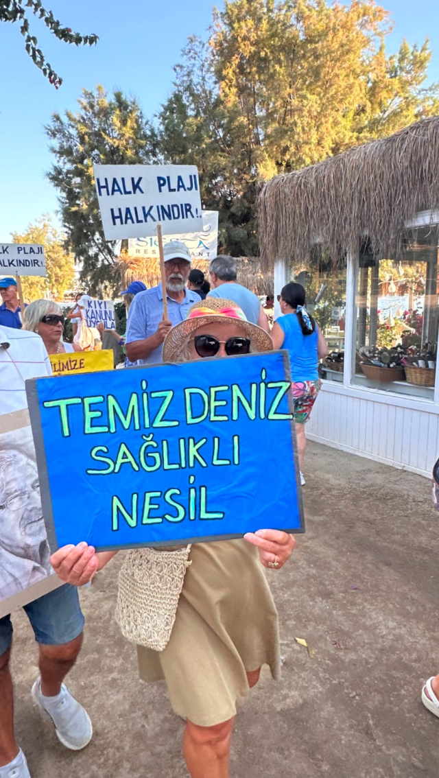 Gumuslukte Halk Plaji Isyani B 20114904 3817 1 M