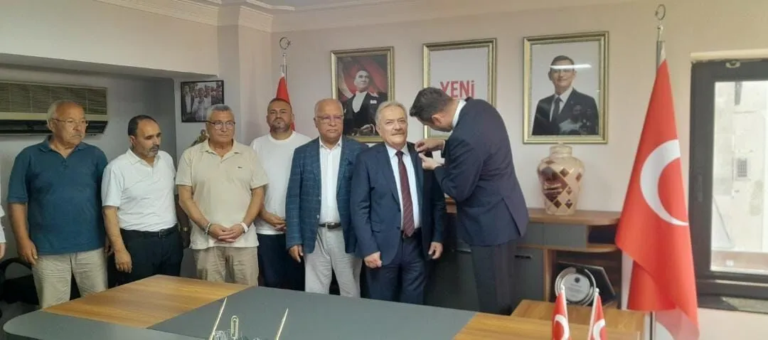 Rozetler Takildi Eski Baskanlar Yeni Partide Baskan Gucten Tugay Yorumu Ak Partiye Gececegini D0