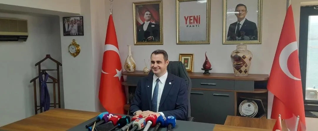Rozetler Takildi Eski Baskanlar Yeni Partide Baskan Gucten Tugay Yorumu Ak Partiye Gececegini D1