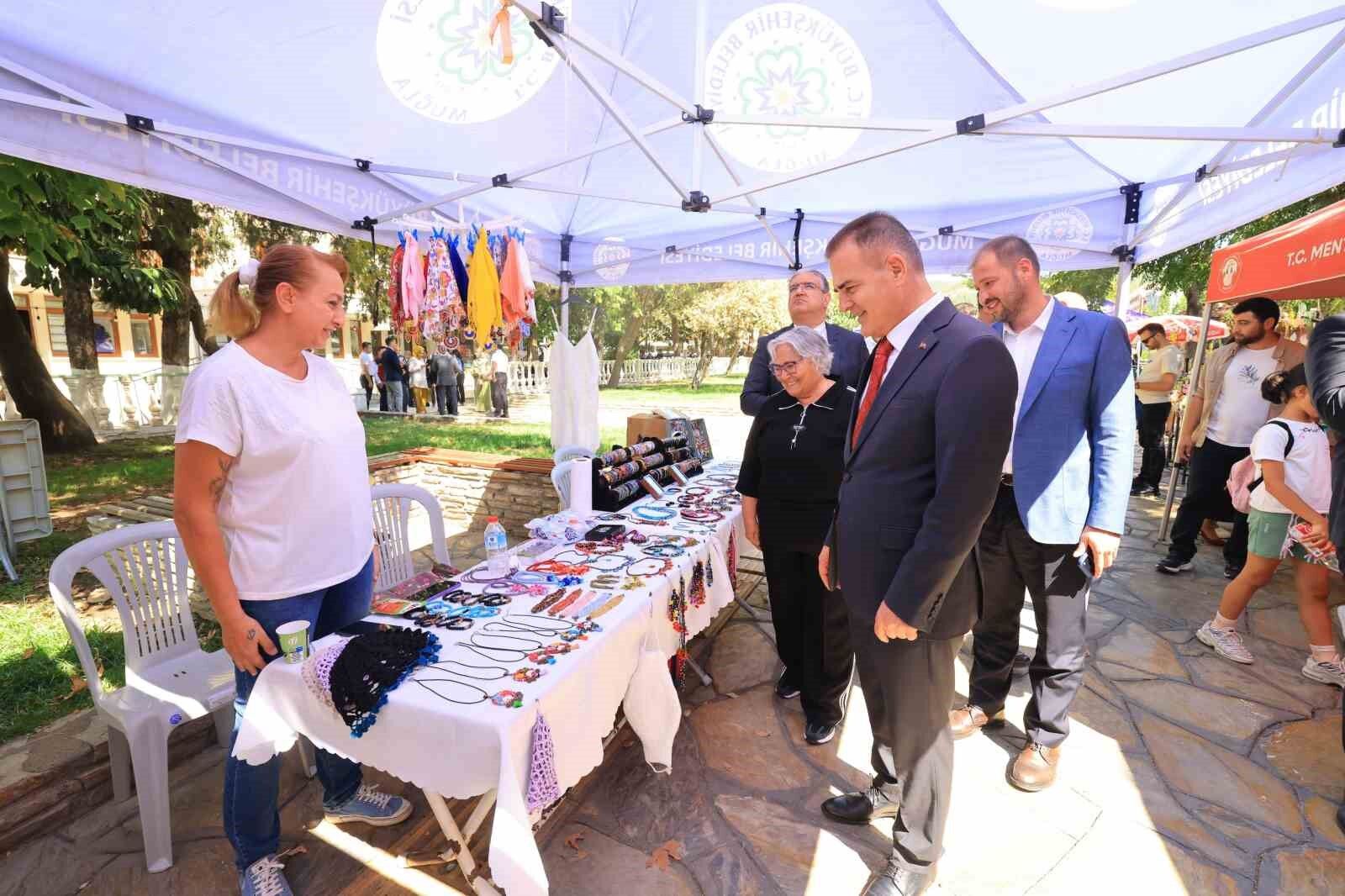 Vali Akbıyık, Mor Pazar’ı ziyaret etti