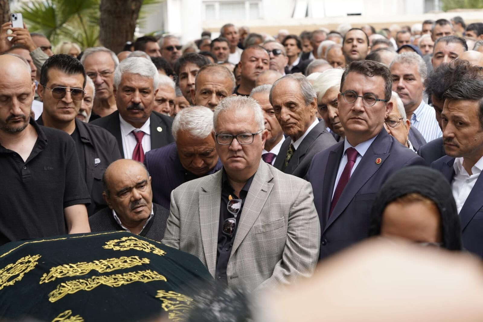Burhan Özfatura son yolculuğuna uğurlandı
