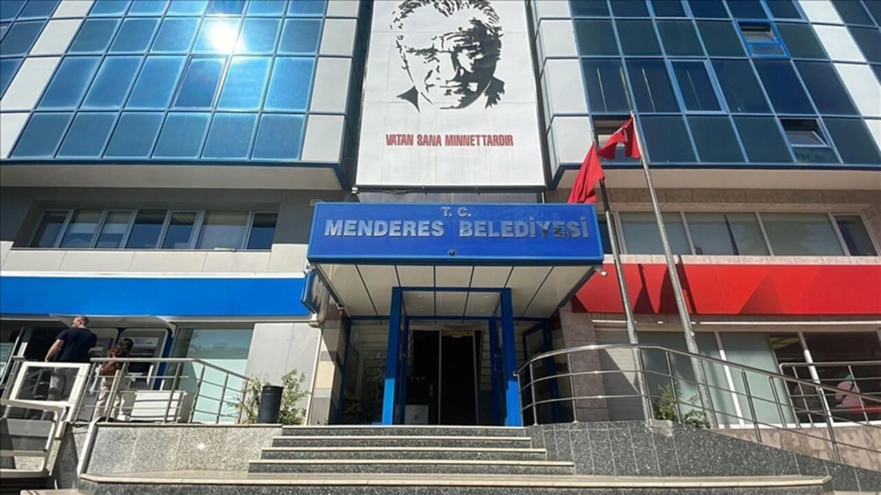 Menderes Belediyesi soruşturmasında 7 tutuklama