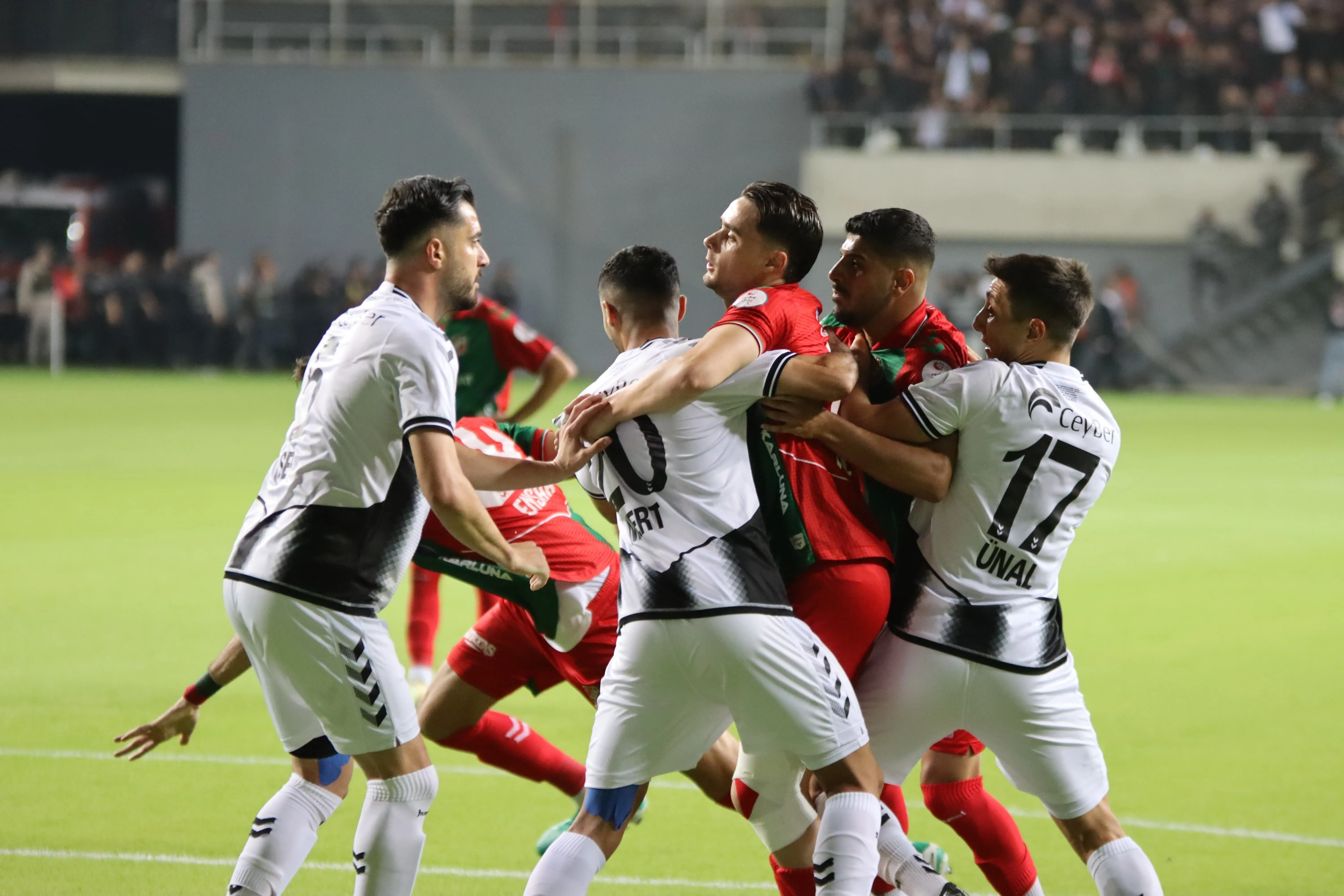 İzmir derbisinde gözler Karşıyaka ve Altay’da