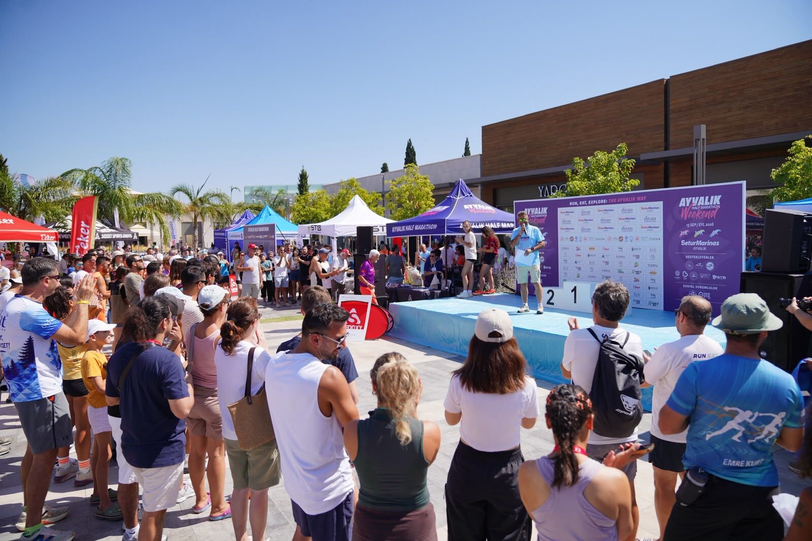 Ayvalık’ta yarı maratonun şampiyonları ödüllerini aldı