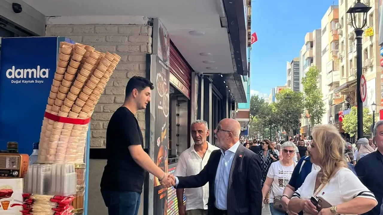 Karşıyaka esnafından Alabay’a Atatürk sürprizi